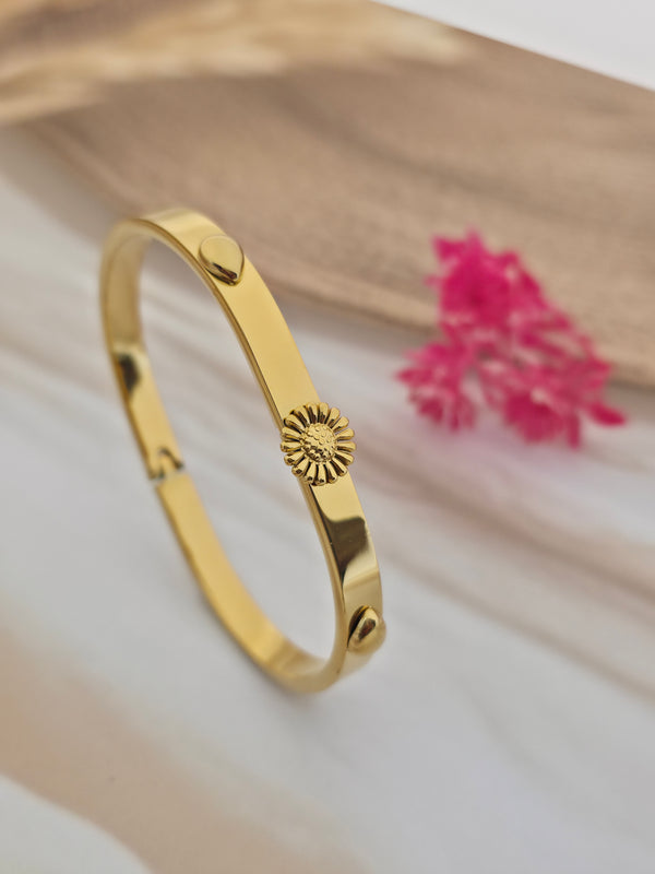 Elegant Gold-Tone Kada