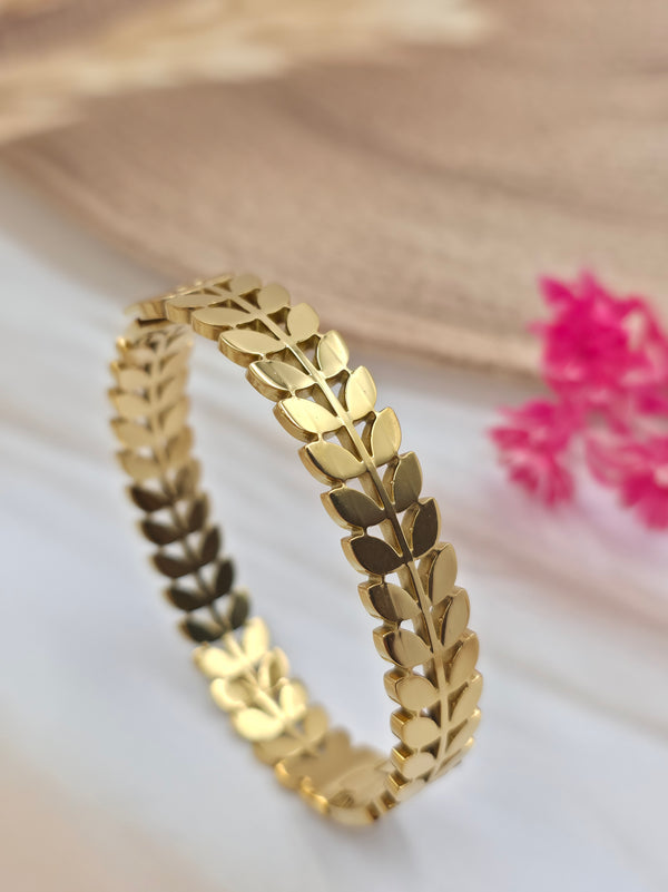 gold-tone leaf shapes, Kada