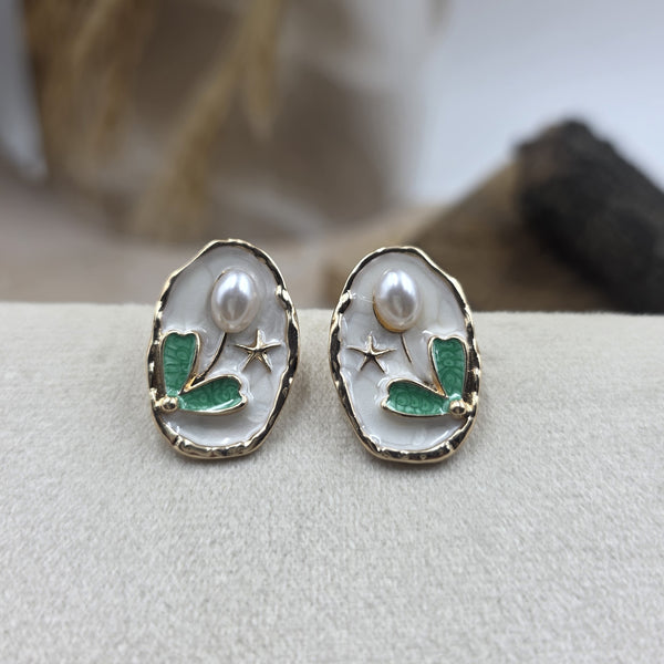 Artistic stud earrings