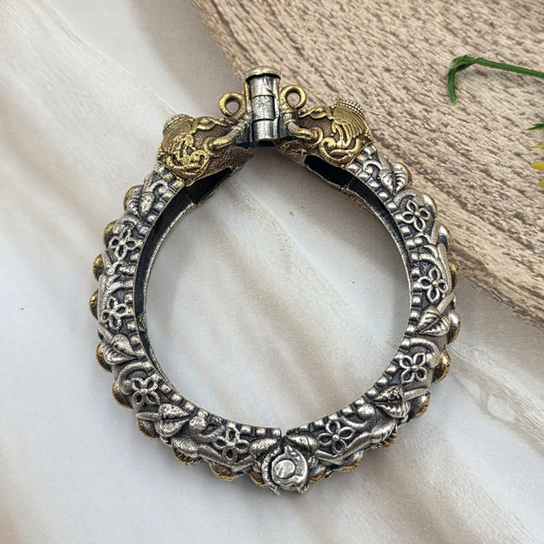 Antique-Style Bangle