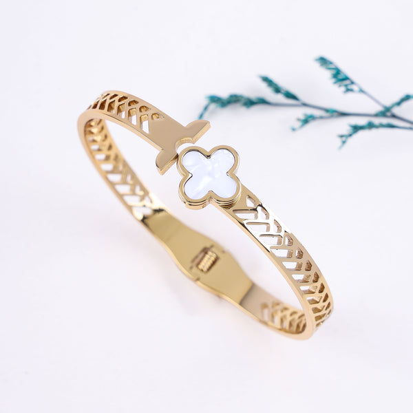 four-leaf clover charm bracelet