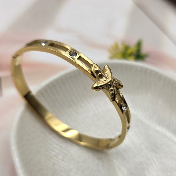 Gold-tone hinged bangle bracelet.
