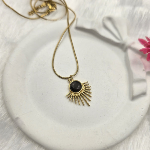 Gold-toned pendant necklace