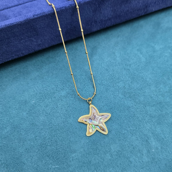 star-shaped pendant necklace